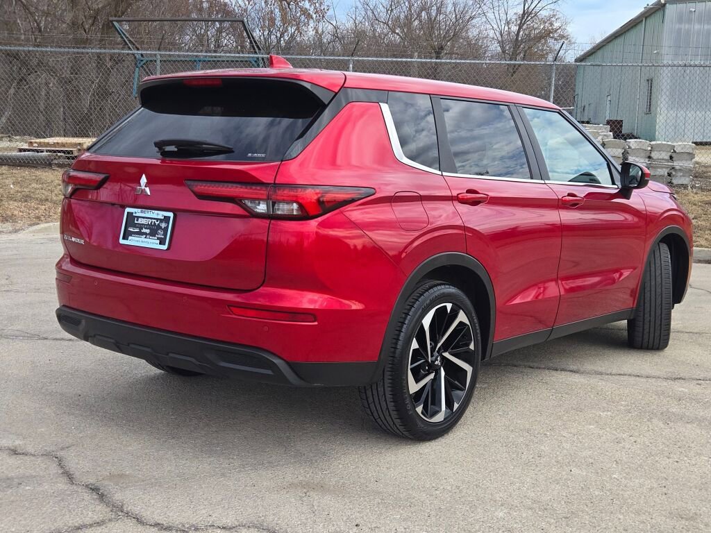 Used 2022 Mitsubishi Outlander ES image 10