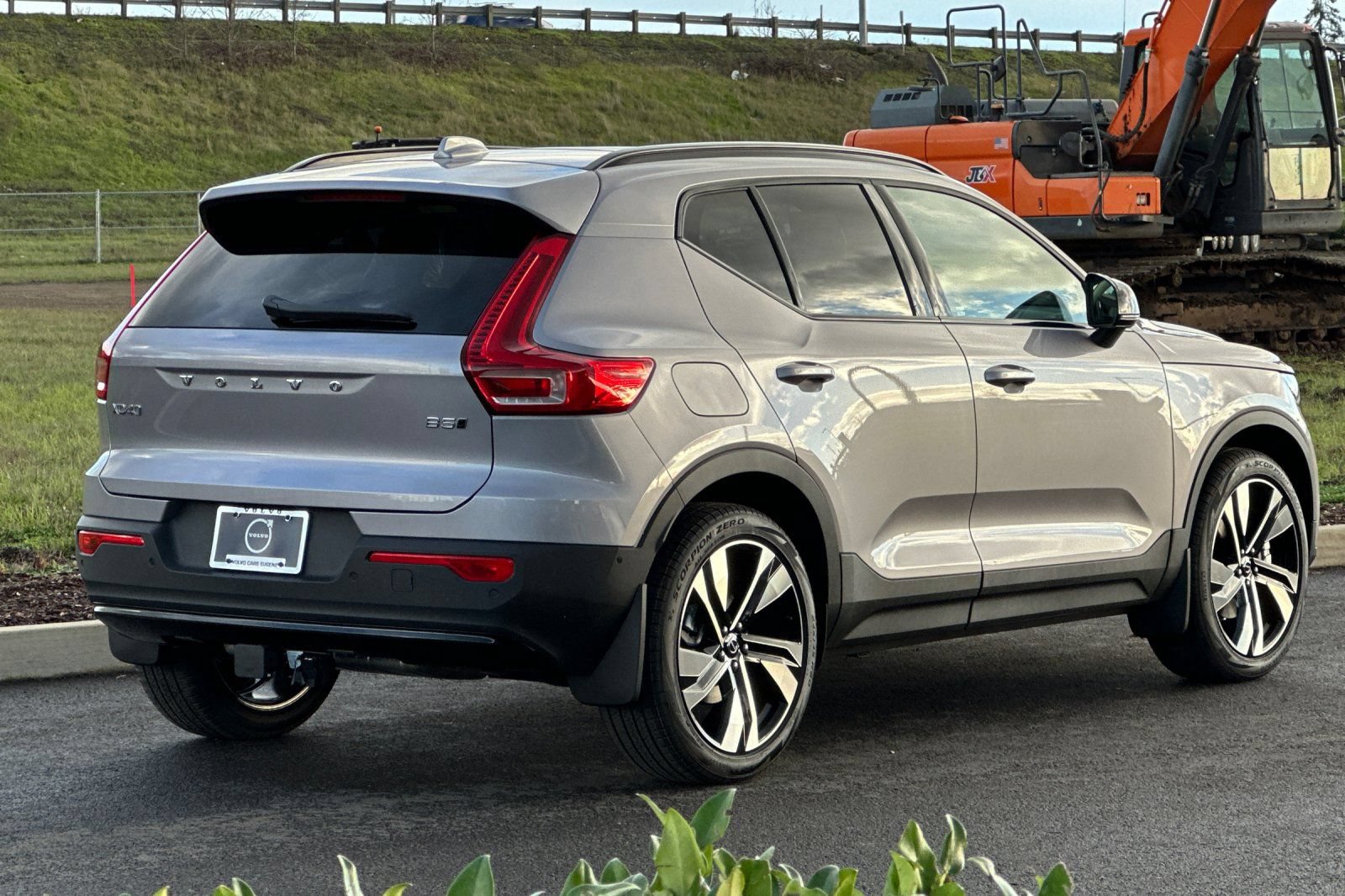 Used 2026 Volvo XC40 B5 Ultra w/ Protection Package Premier AWD/4WD image 3