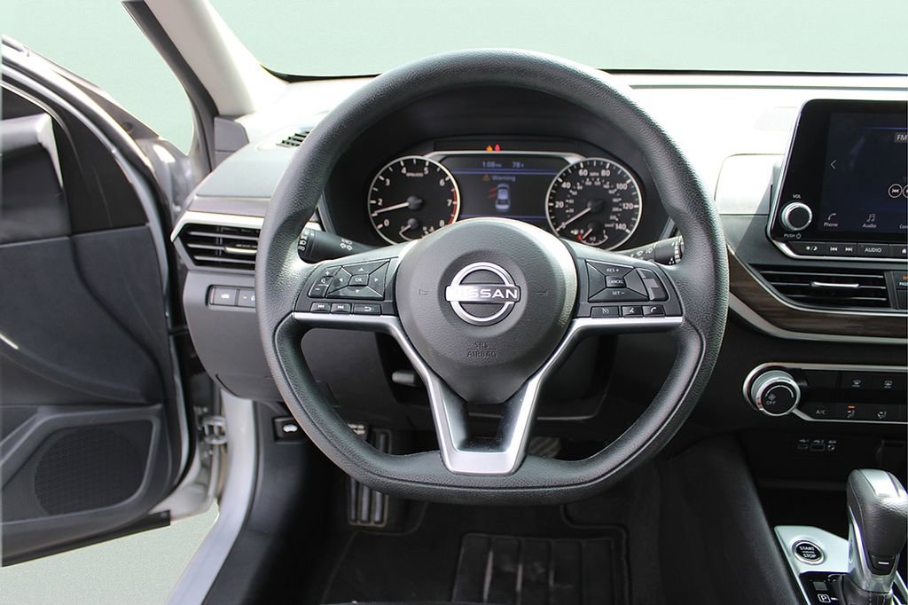 Used 2024 Nissan Altima 2.5 SV image 15