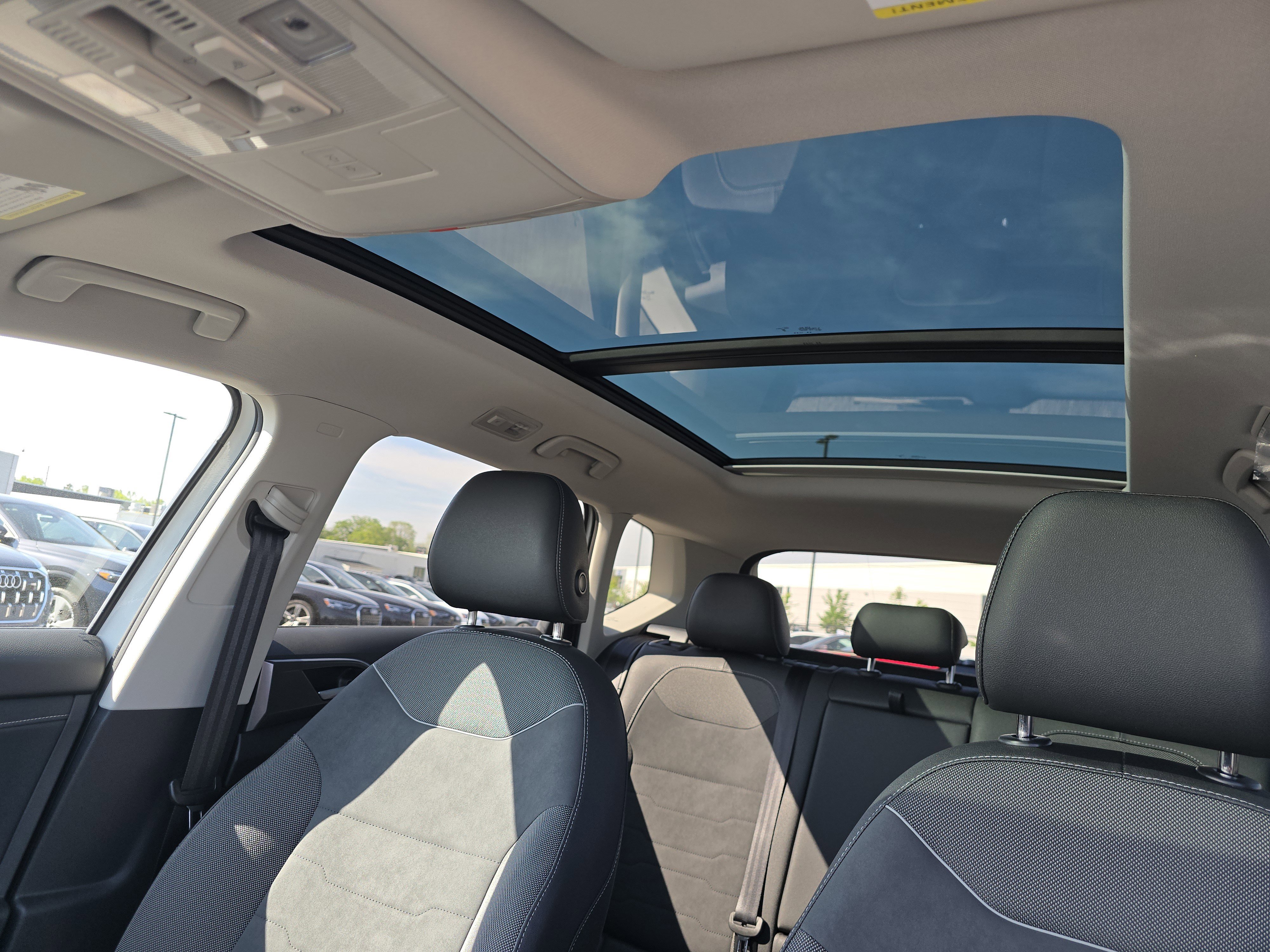 New 2025 Volkswagen Taos SE image 9