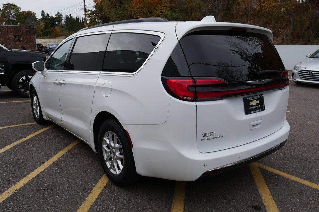 Used 2022 Chrysler Pacifica Touring-L image 5