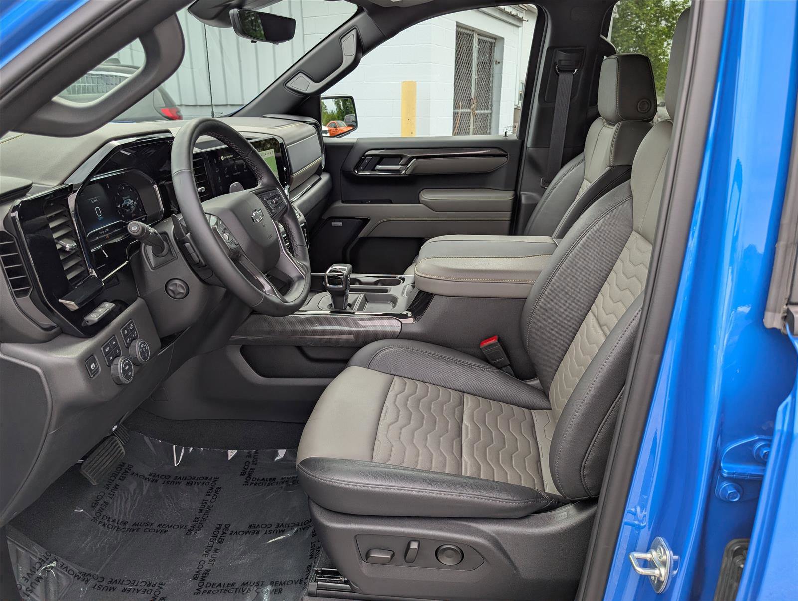Used 2025 Chevrolet Silverado 1500 ZR2 w/ Technology Package AWD/4WD image 17