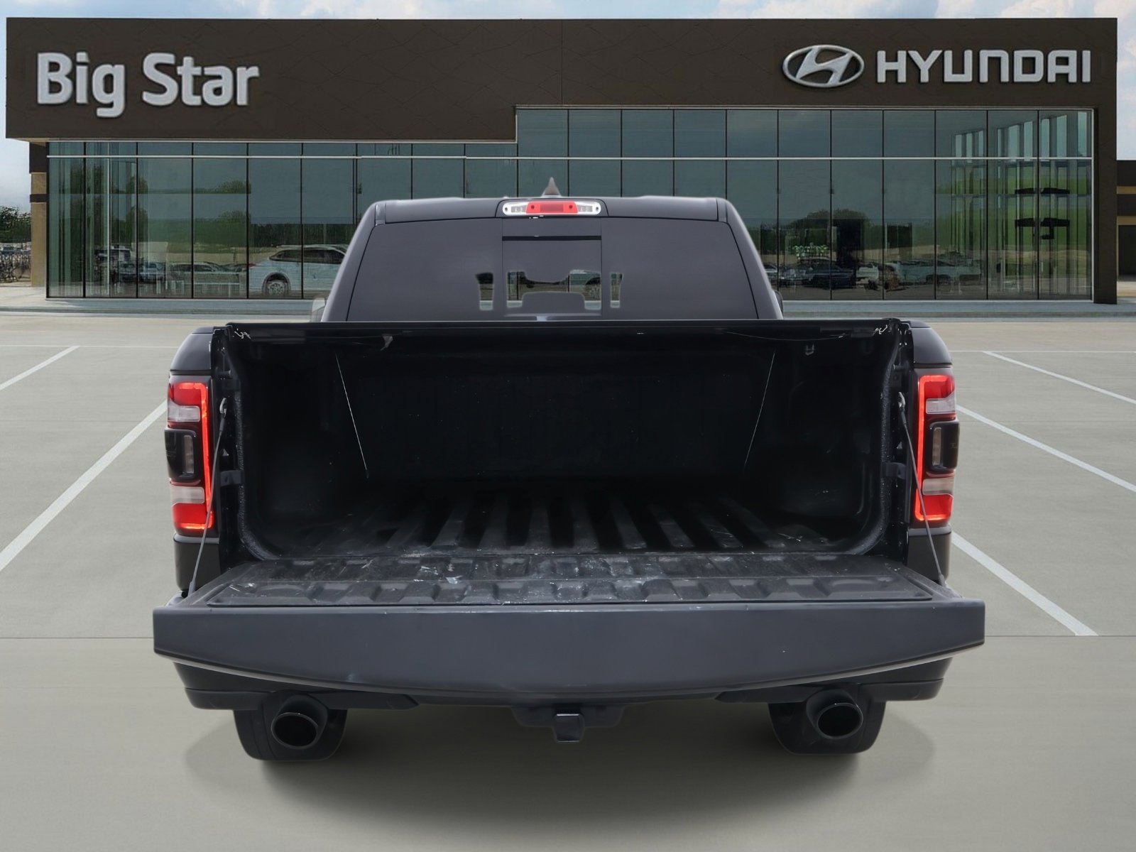 Used 2024 RAM 1500 Laramie image 8