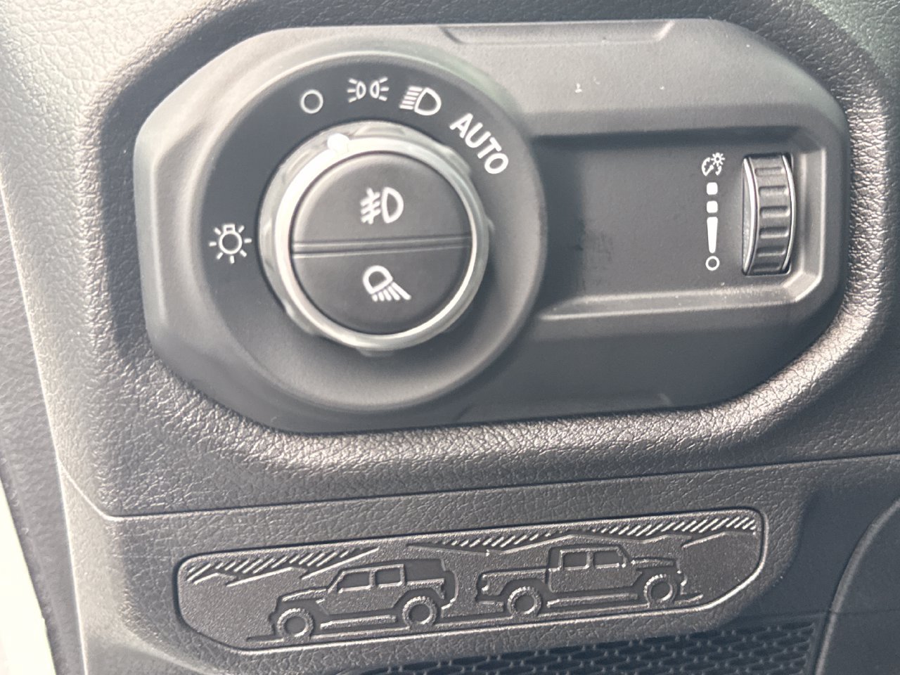 Used 2025 Jeep Gladiator Sport AWD/4WD image 16