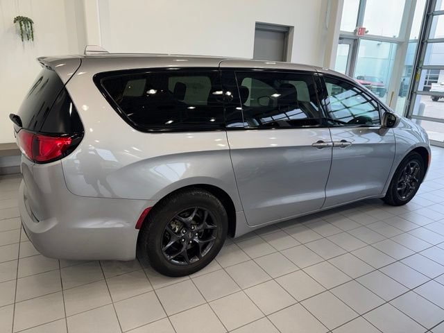 Used 2019 Chrysler Pacifica Touring Plus w/ S Appearance Package FWD image 36