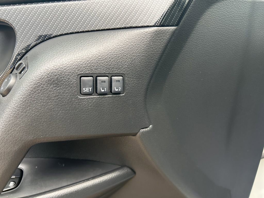 Used 2018 Nissan Rogue SL w/ Premium Package image 13