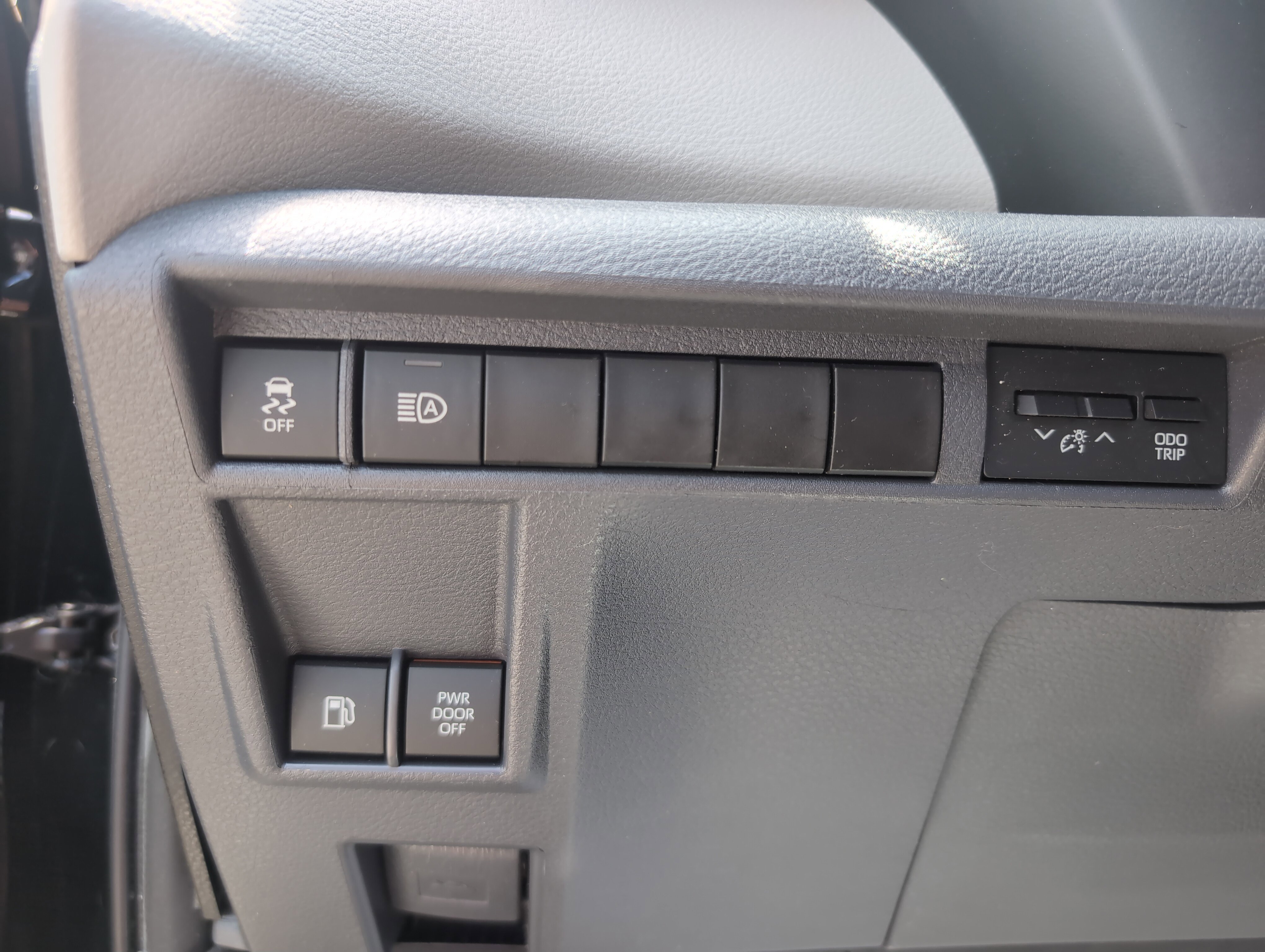 Certified 2023 Toyota Sienna XLE FWD image 39