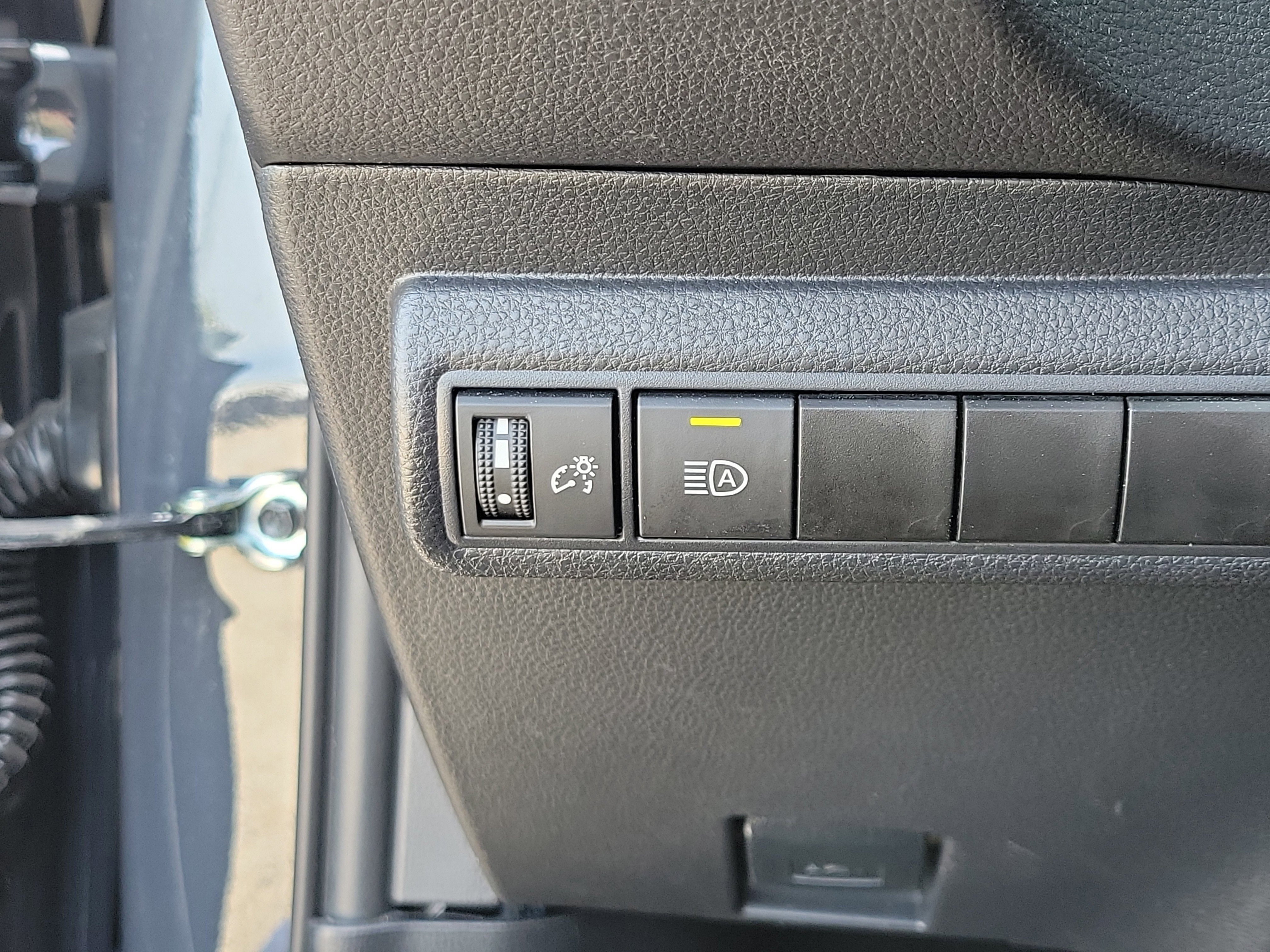 Used 2025 Toyota Corolla LE image 31