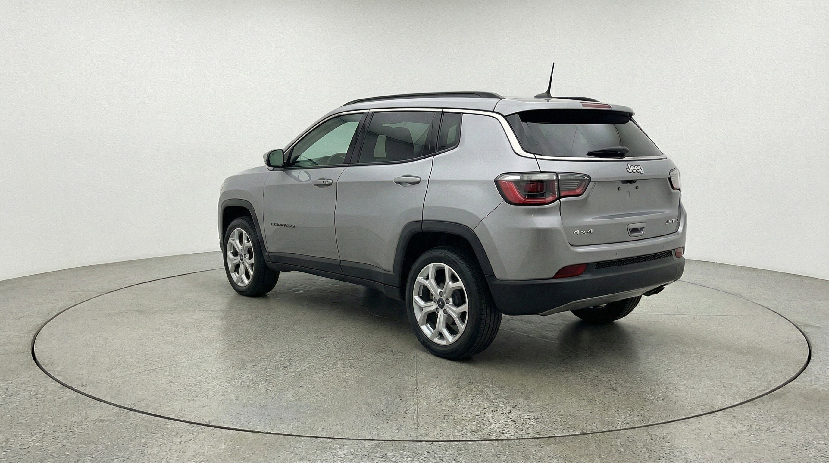 Used 2025 Jeep Compass Latitude image 6