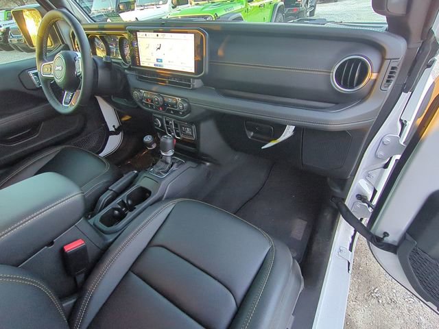 New 2025 Jeep Wrangler Unlimited Sahara w/ Technology Group AWD/4WD image 34