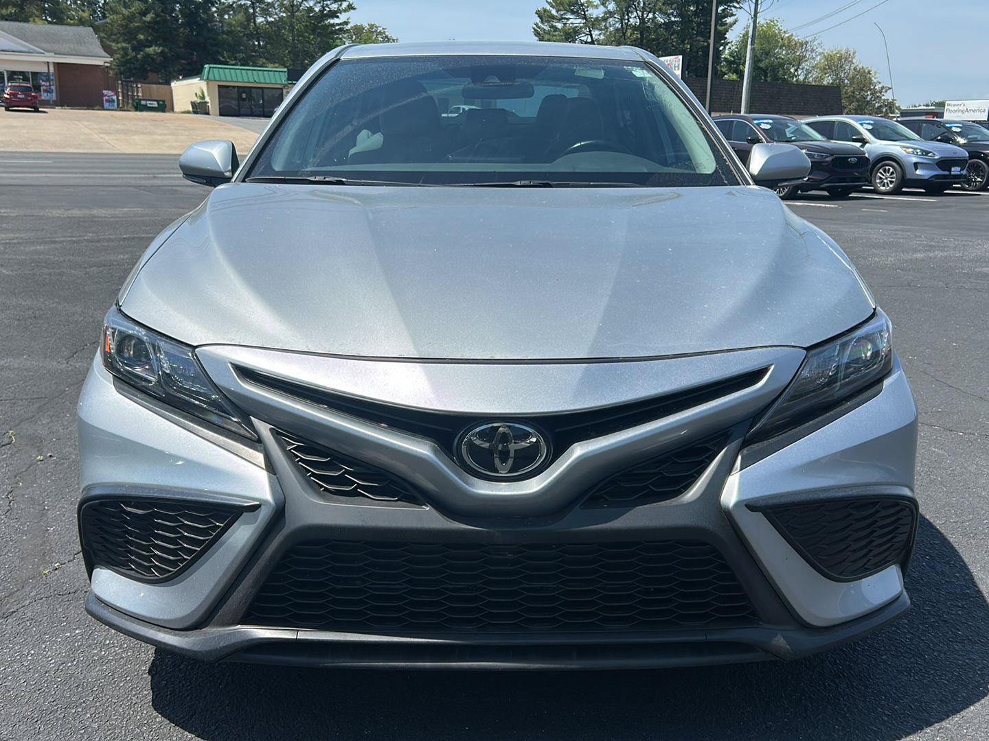 Used 2024 Toyota Camry SE FWD image 9