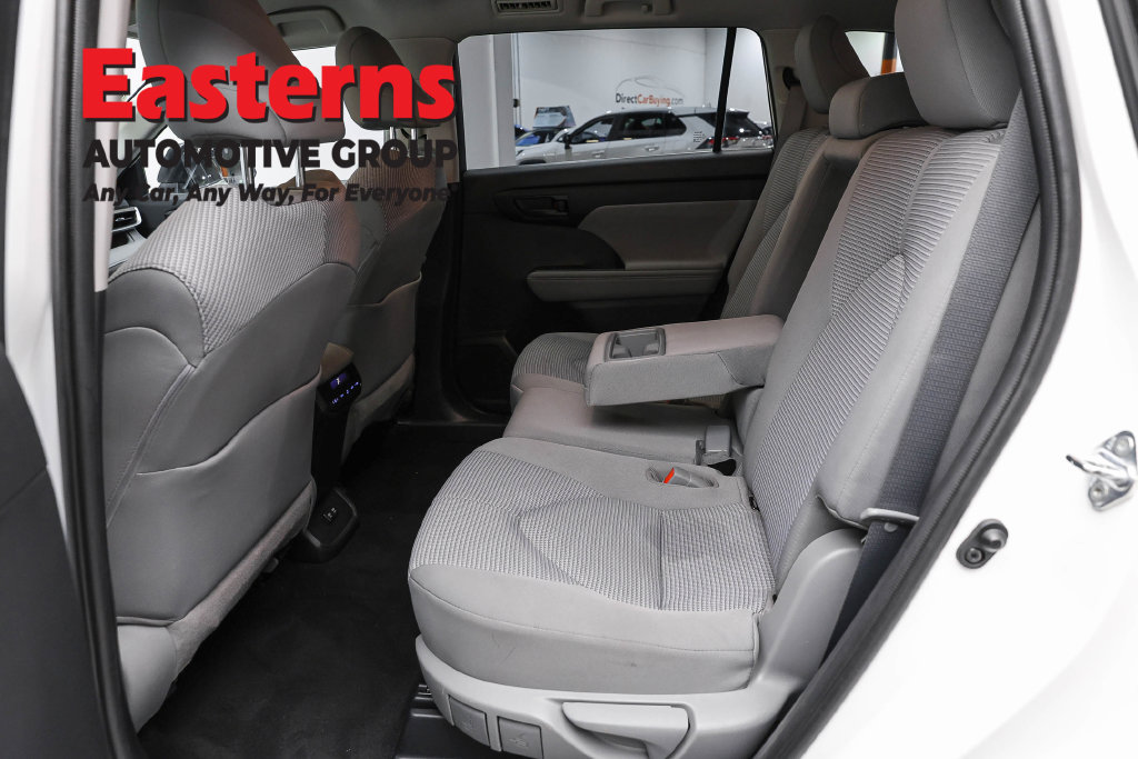 Used 2020 Toyota Highlander LE FWD image 23