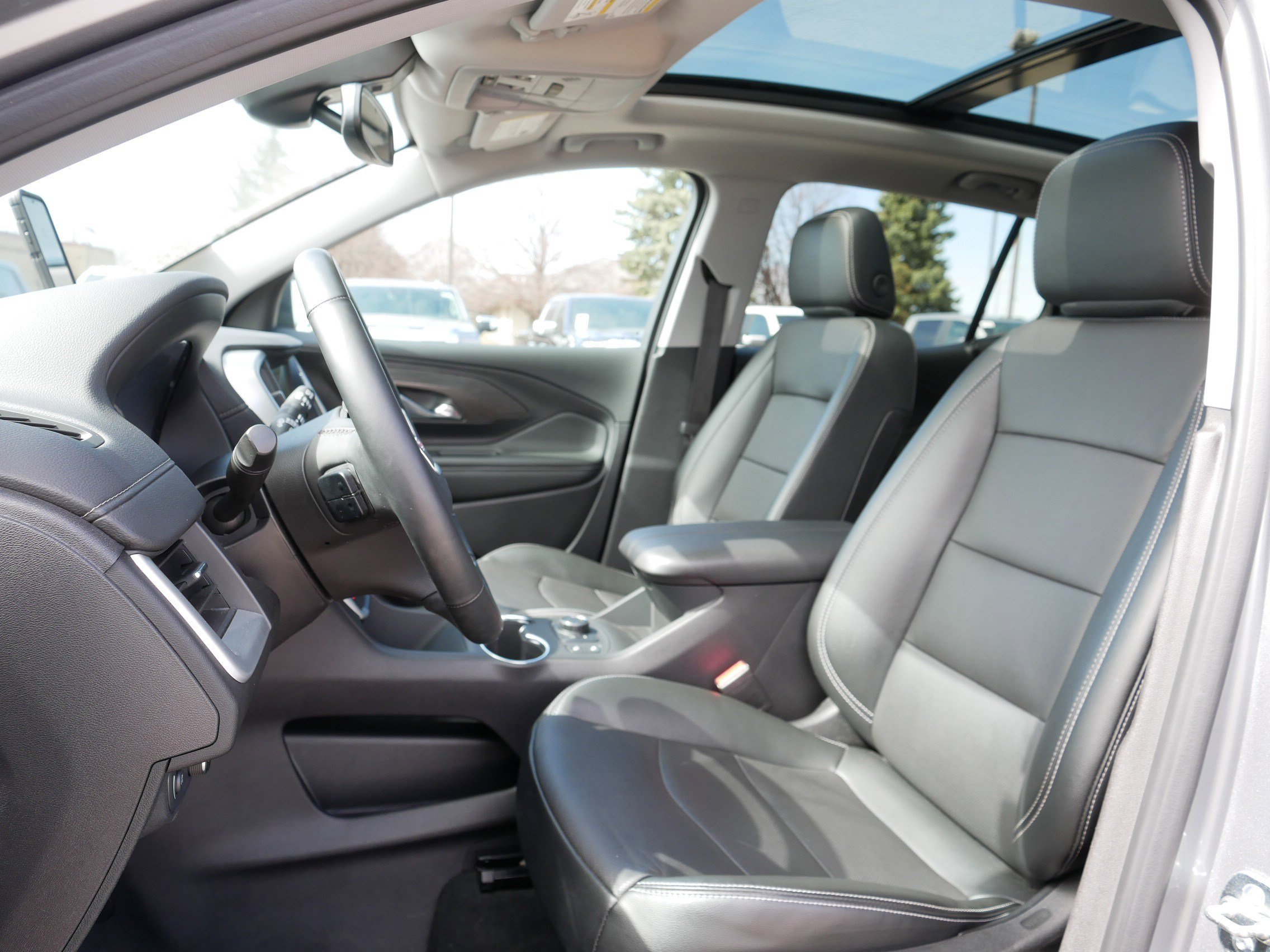 Used 2024 GMC Terrain SLT w/ Infotainment Package II AWD/4WD image 32