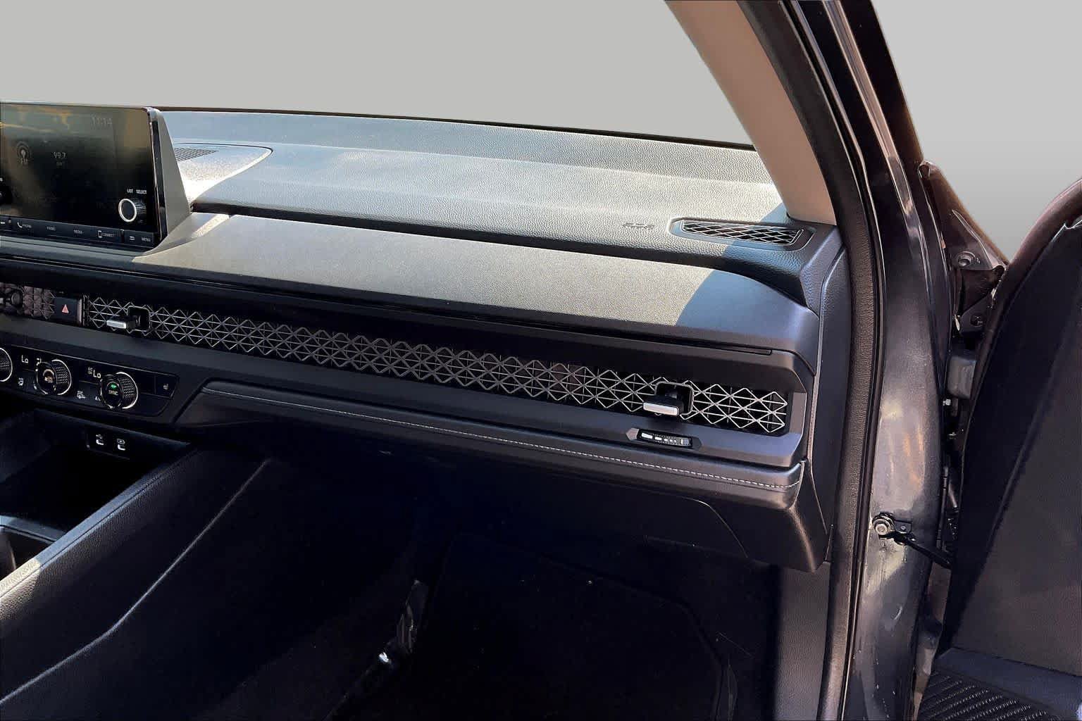Used 2025 Honda Accord SE image 19