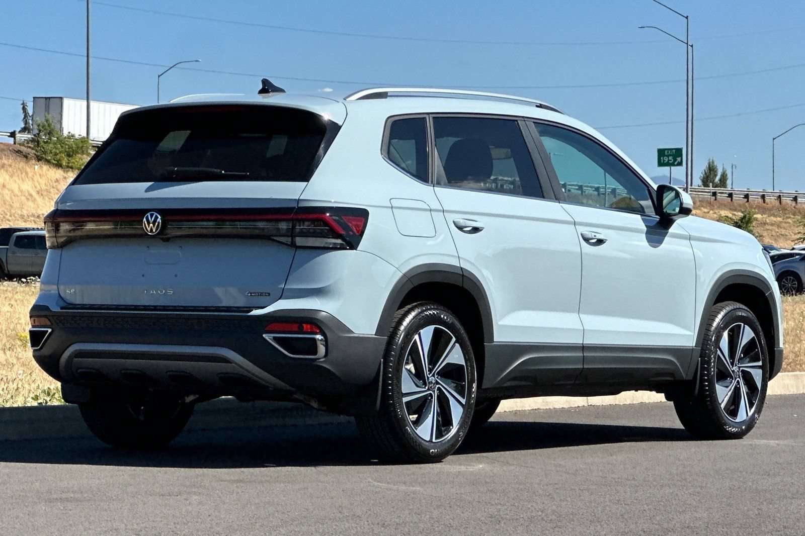 New 2026 Volkswagen Taos SE AWD/4WD image 3