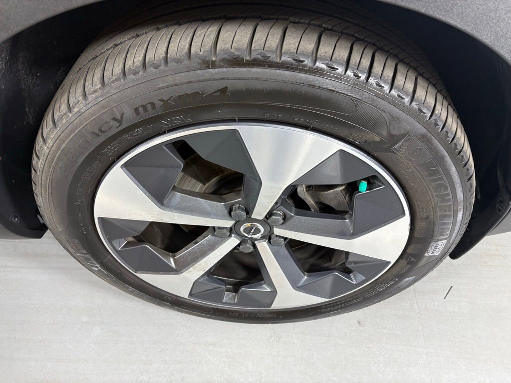 Used 2023 Volvo XC40 B5 Plus w/ Driver Assist Package image 10