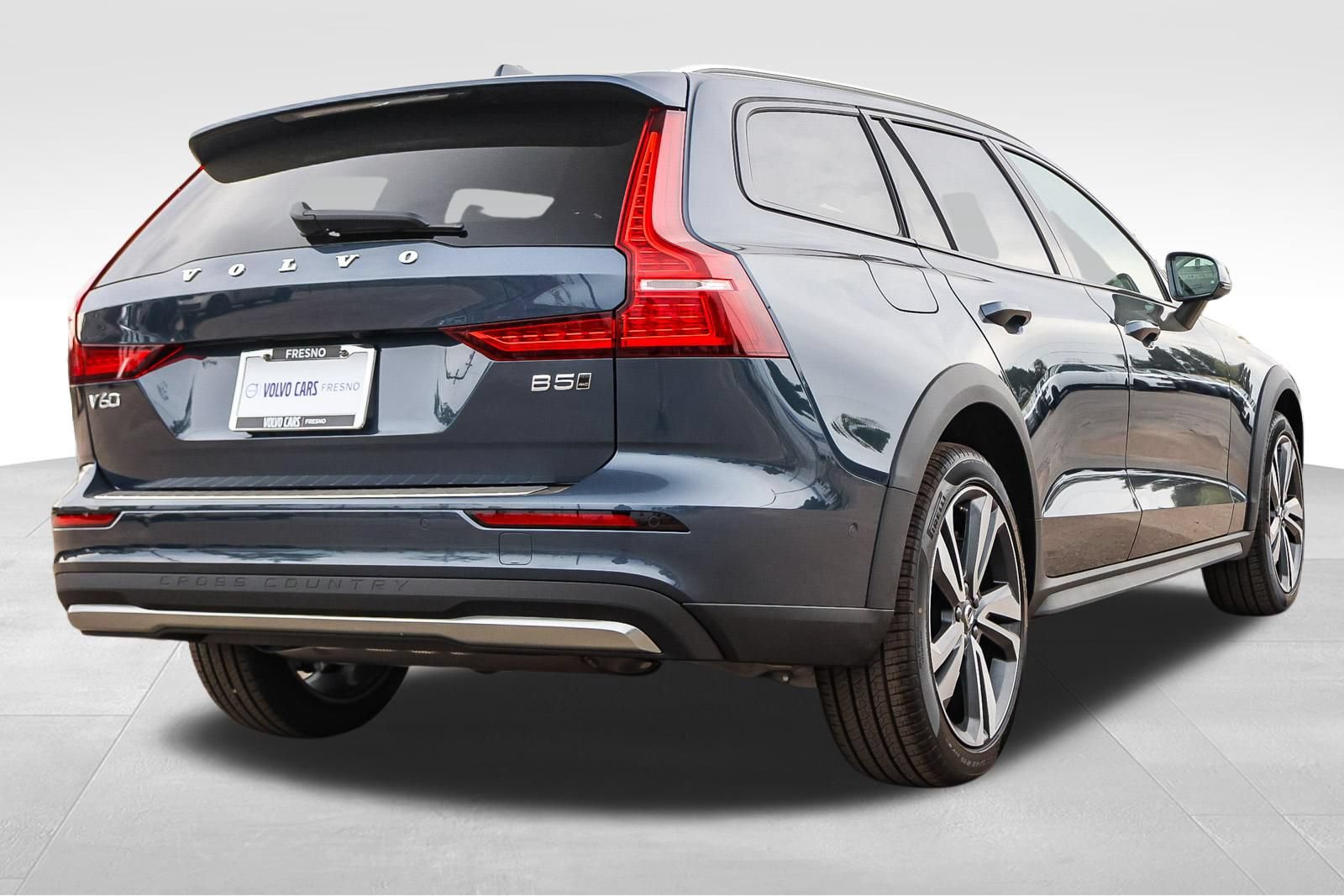 New 2026 Volvo V60 B5 Cross Country Plus w/ Climate Package AWD/4WD image 5