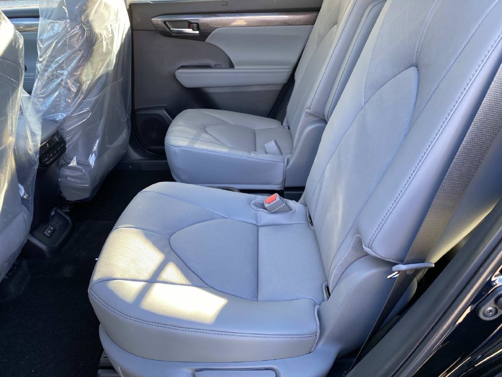 New 2026 Toyota Highlander Platinum AWD/4WD image 7