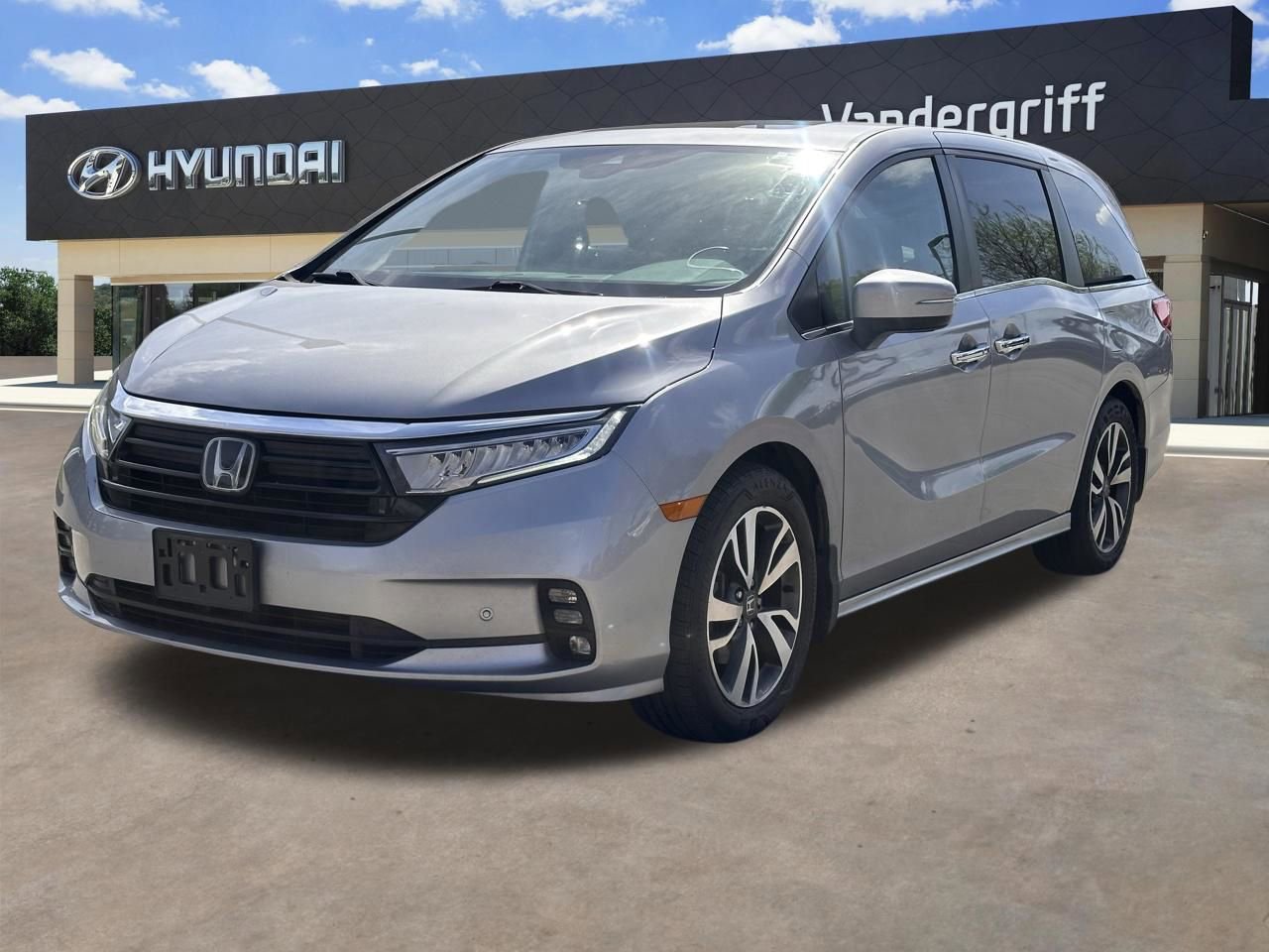 Used 2022 Honda Odyssey Touring image 2