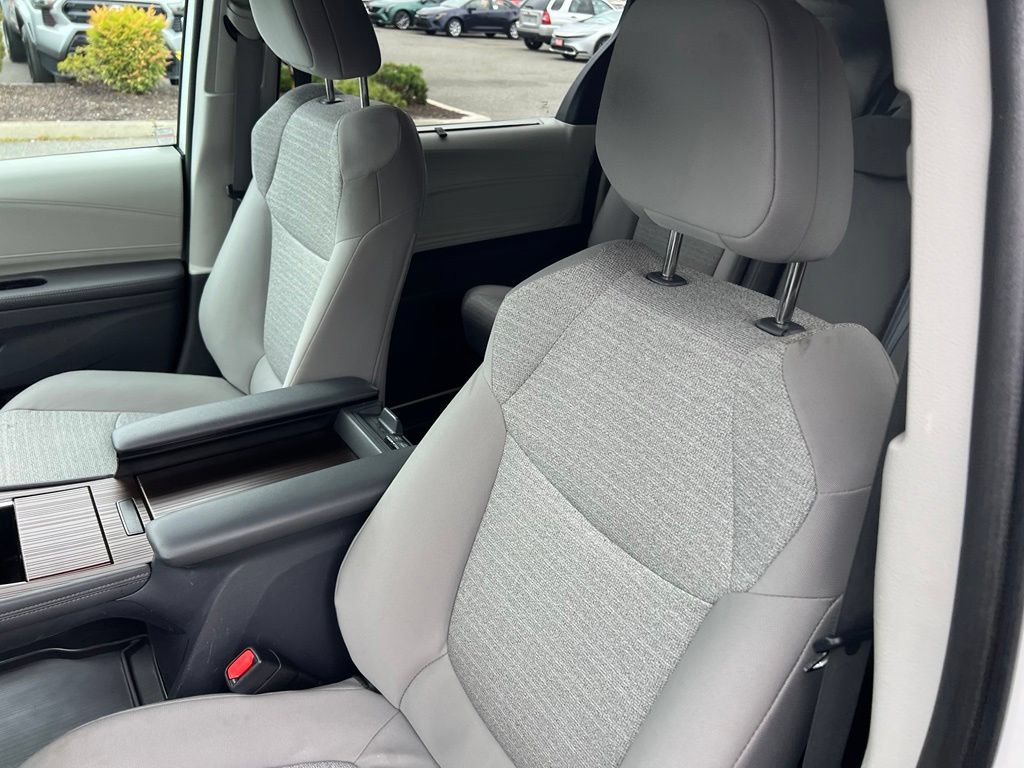 Certified 2023 Toyota Sienna LE FWD image 14