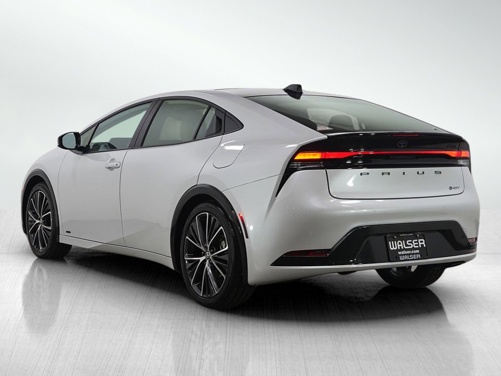 Used 2025 Toyota Prius Limited image 3