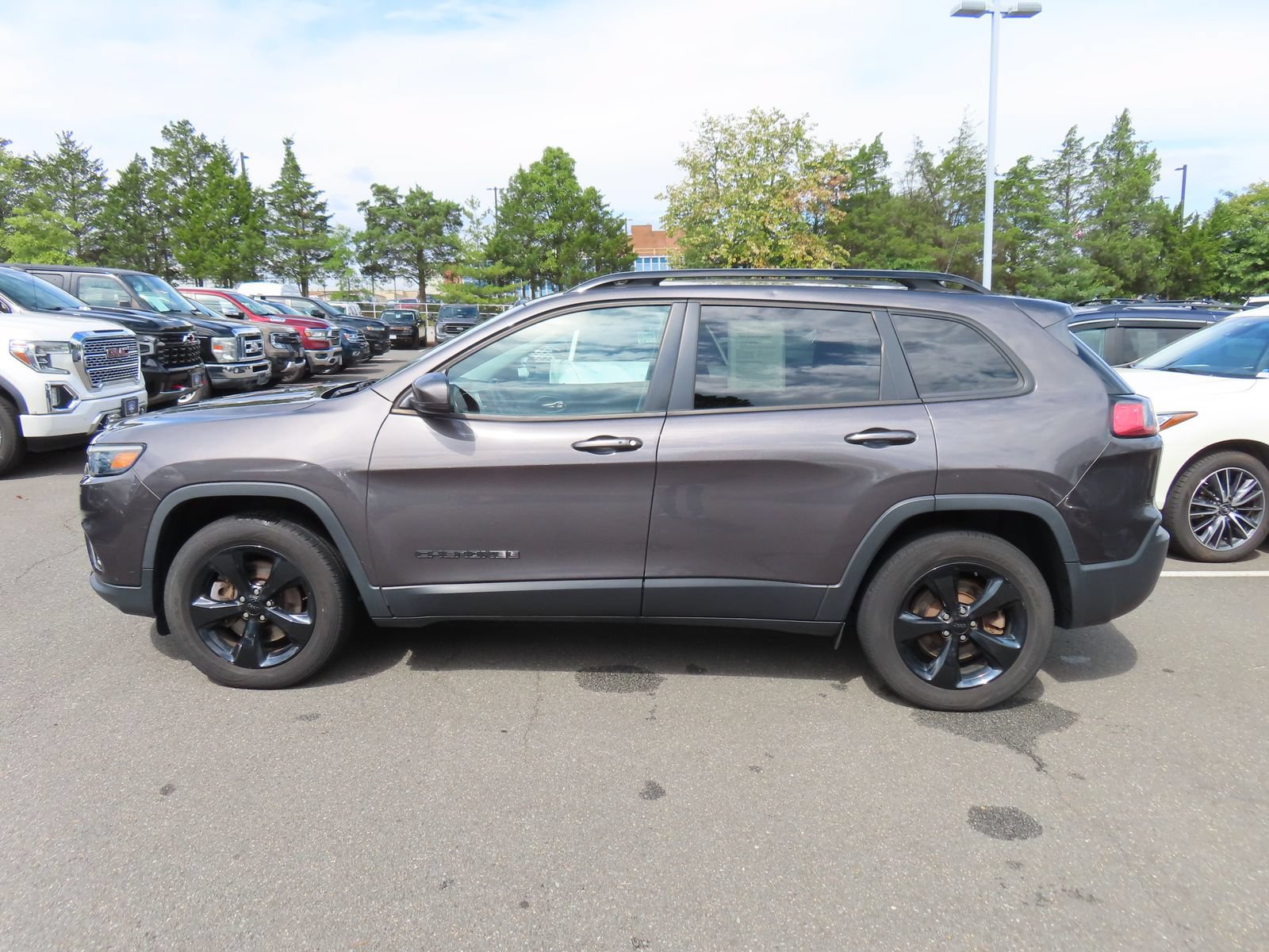 Used 2019 Jeep Cherokee Latitude Plus AWD/4WD image 8
