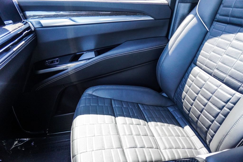 Used 2025 Cadillac Escalade V image 34