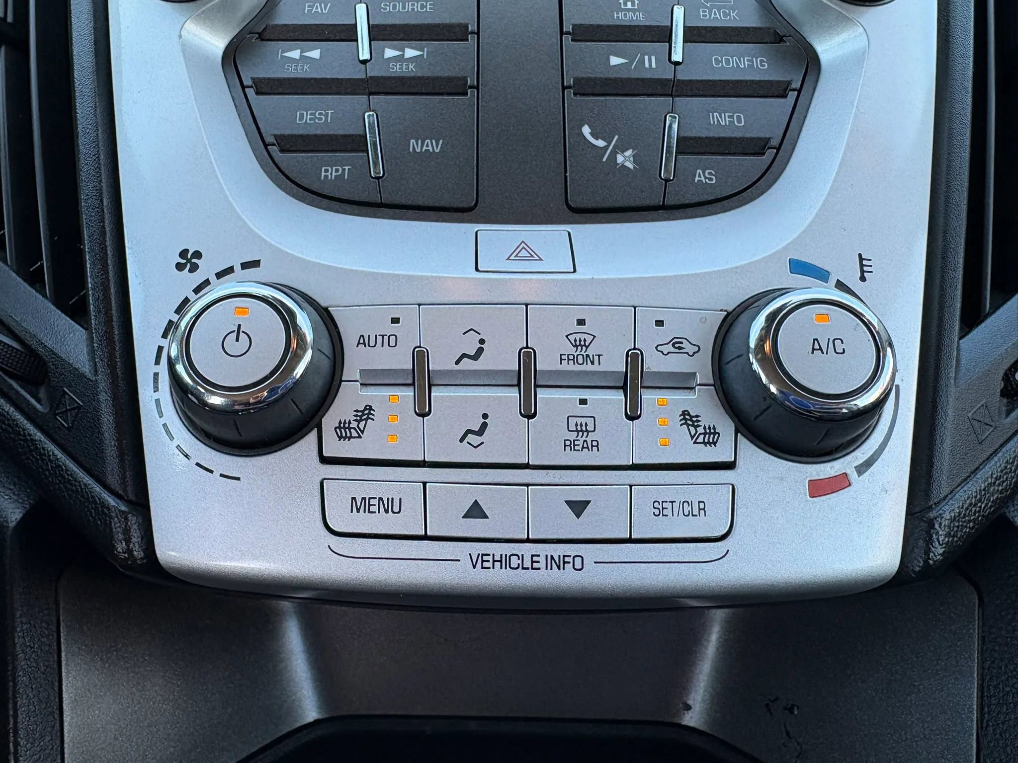 Used 2017 Chevrolet Equinox Premier w/ Enhanced Convenience Package image 14