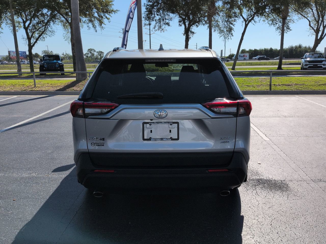 Used 2021 Toyota RAV4 XLE AWD/4WD image 5