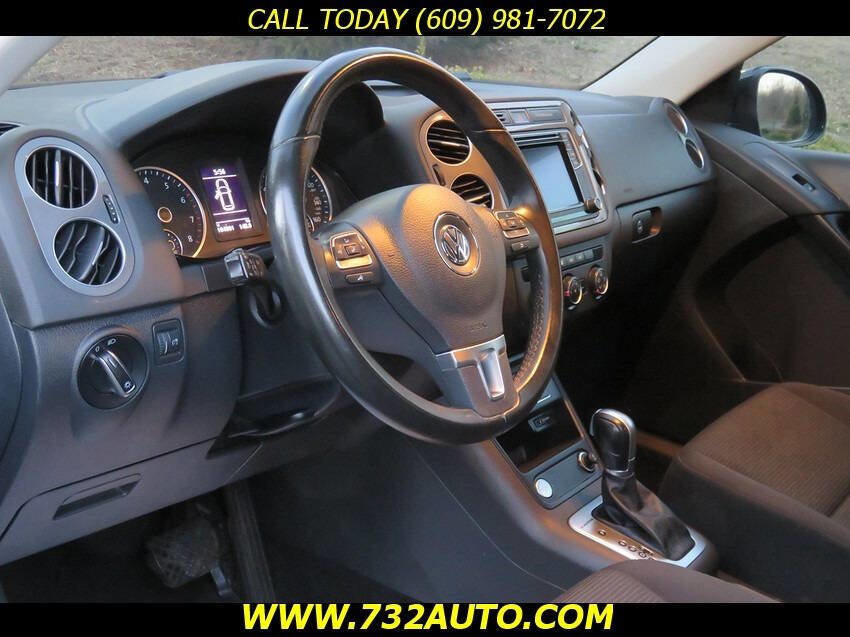 Used 2017 Volkswagen Tiguan Limited w/ Premium Package AWD/4WD image 23