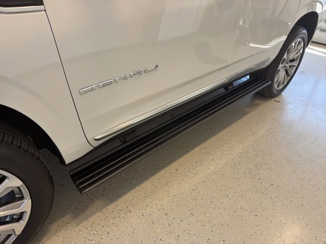 Used 2023 GMC Yukon Denali AWD/4WD image 8
