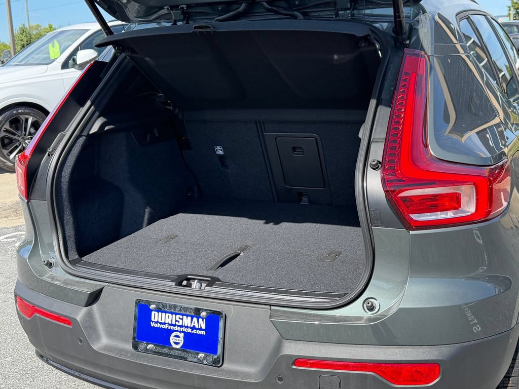 New 2026 Volvo XC40 B5 Plus w/ Climate Package AWD/4WD image 13