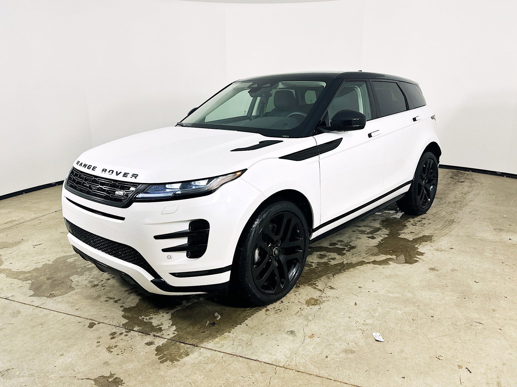 Used 2024 Land Rover Range Rover Evoque Dynamic SE