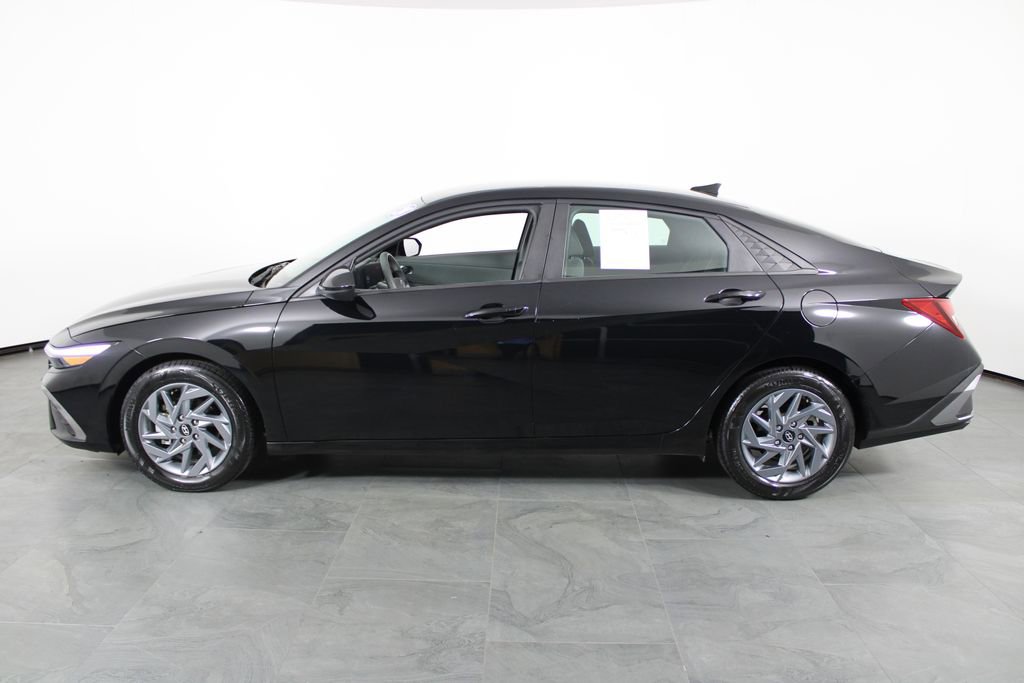 Certified 2024 Hyundai Elantra SEL FWD image 12