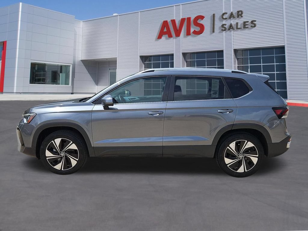 Used 2025 Volkswagen Taos SE AWD/4WD image 10