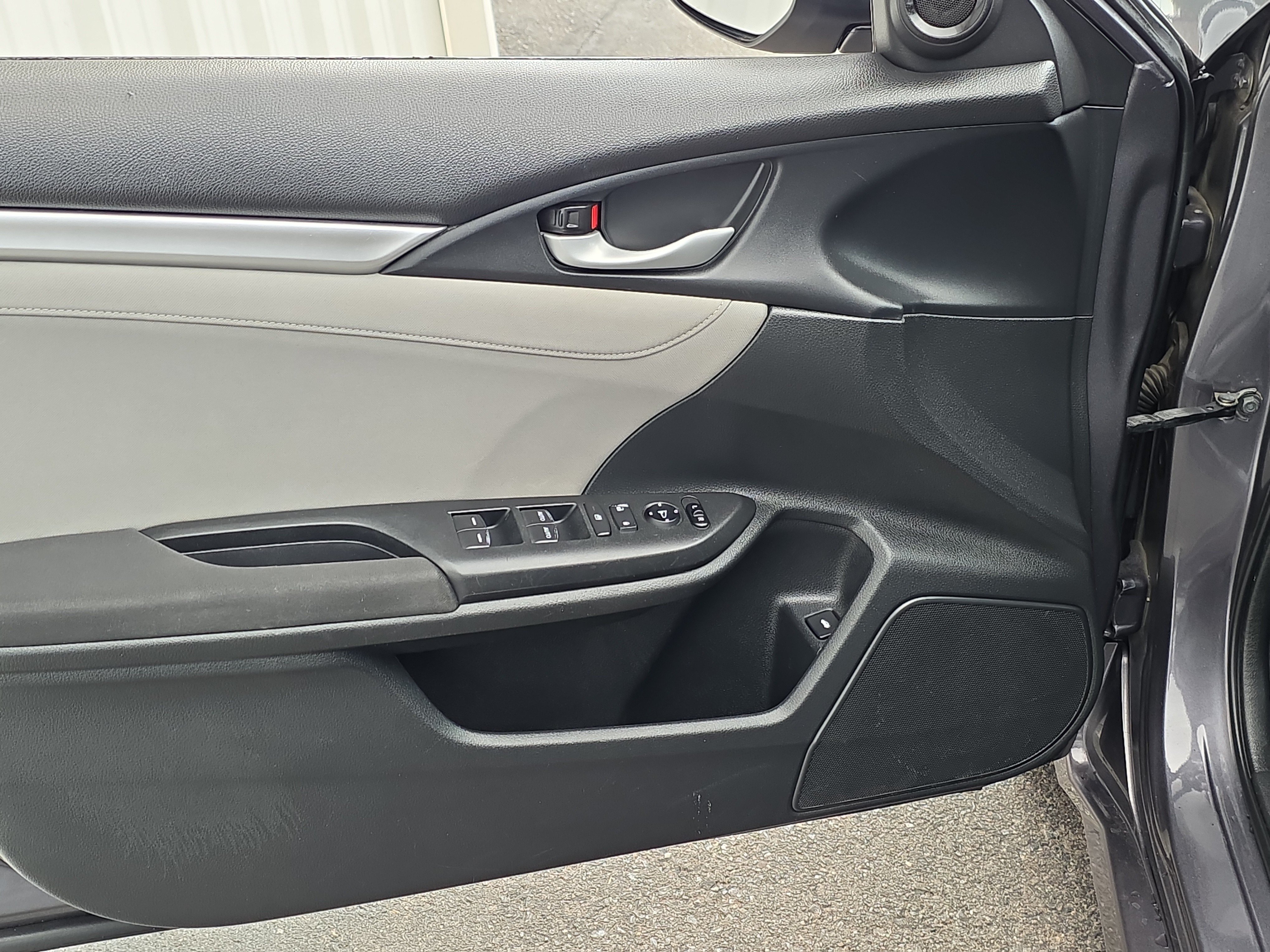 Used 2018 Honda Civic EX image 9