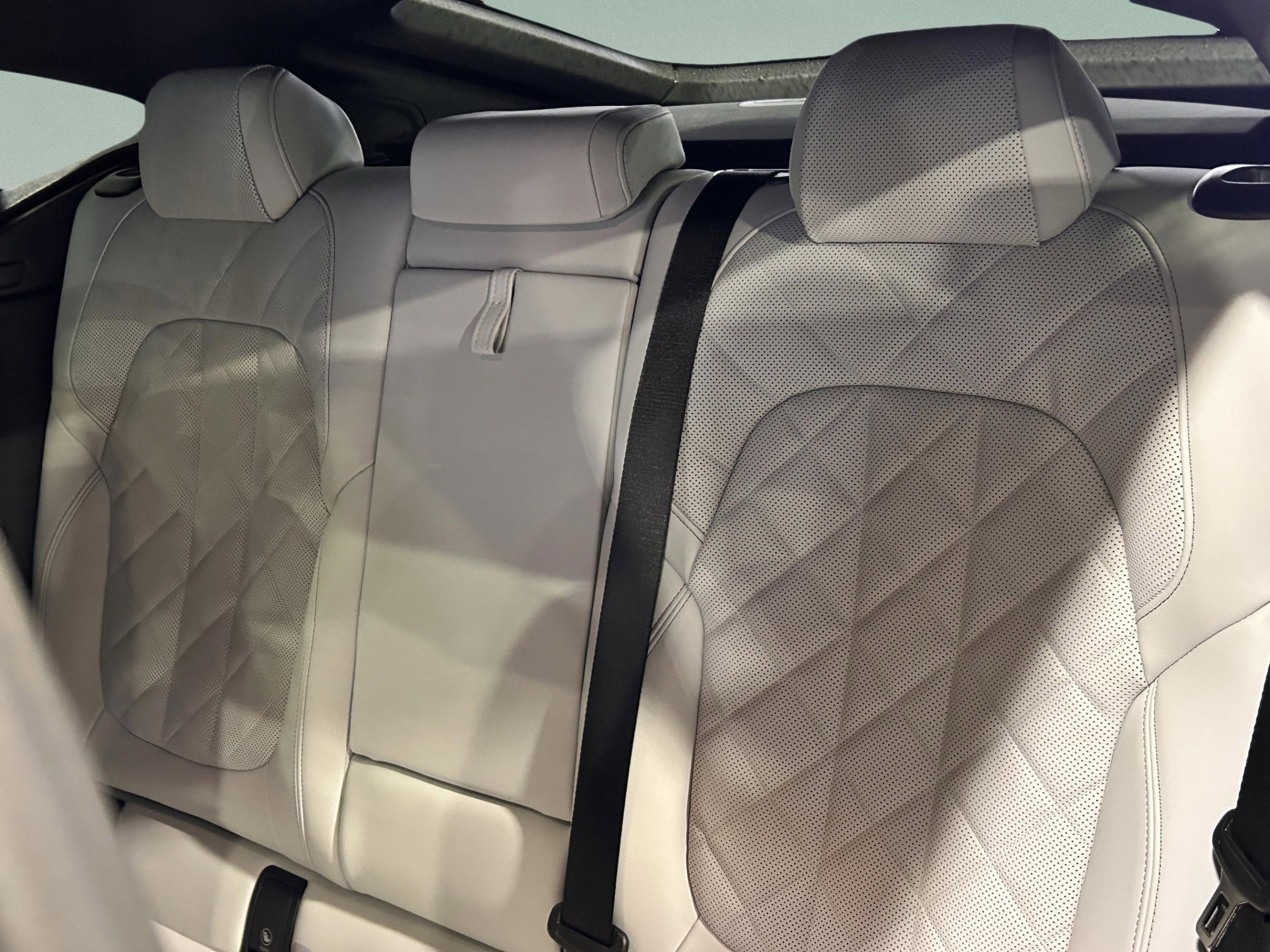 New 2026 BMW X6 xDrive40i w/ Climate Comfort Package image 21