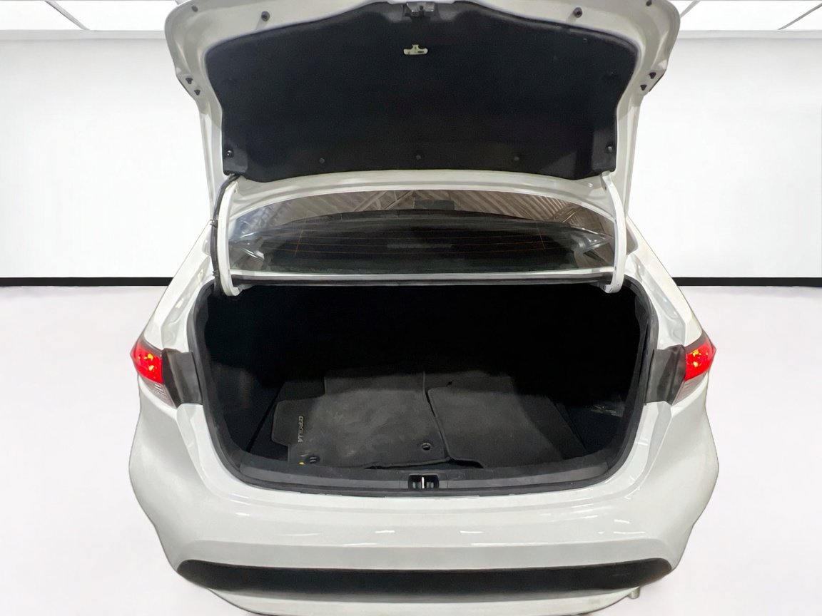 Used 2020 Toyota Corolla LE w/ Carpet Mat Package (TMS) FWD image 17