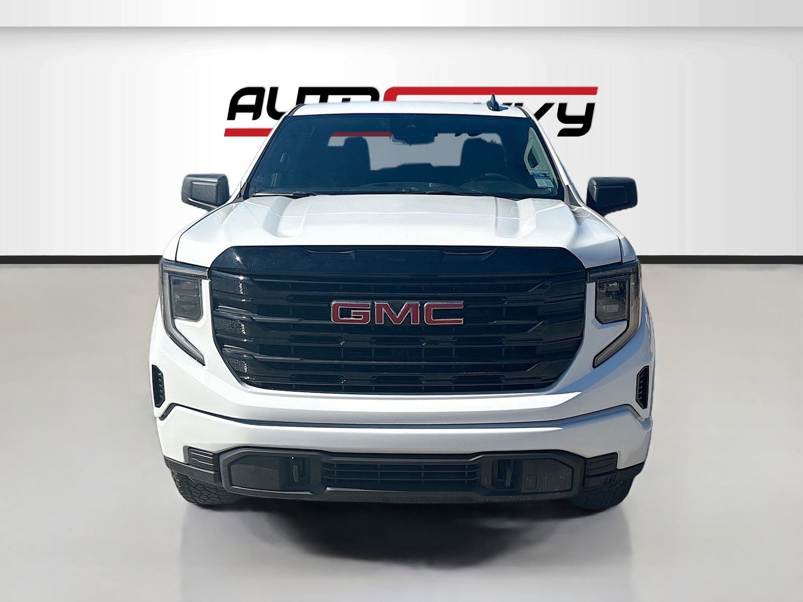 Used 2025 GMC Sierra 1500 Pro w/ Graphite Edition image 2