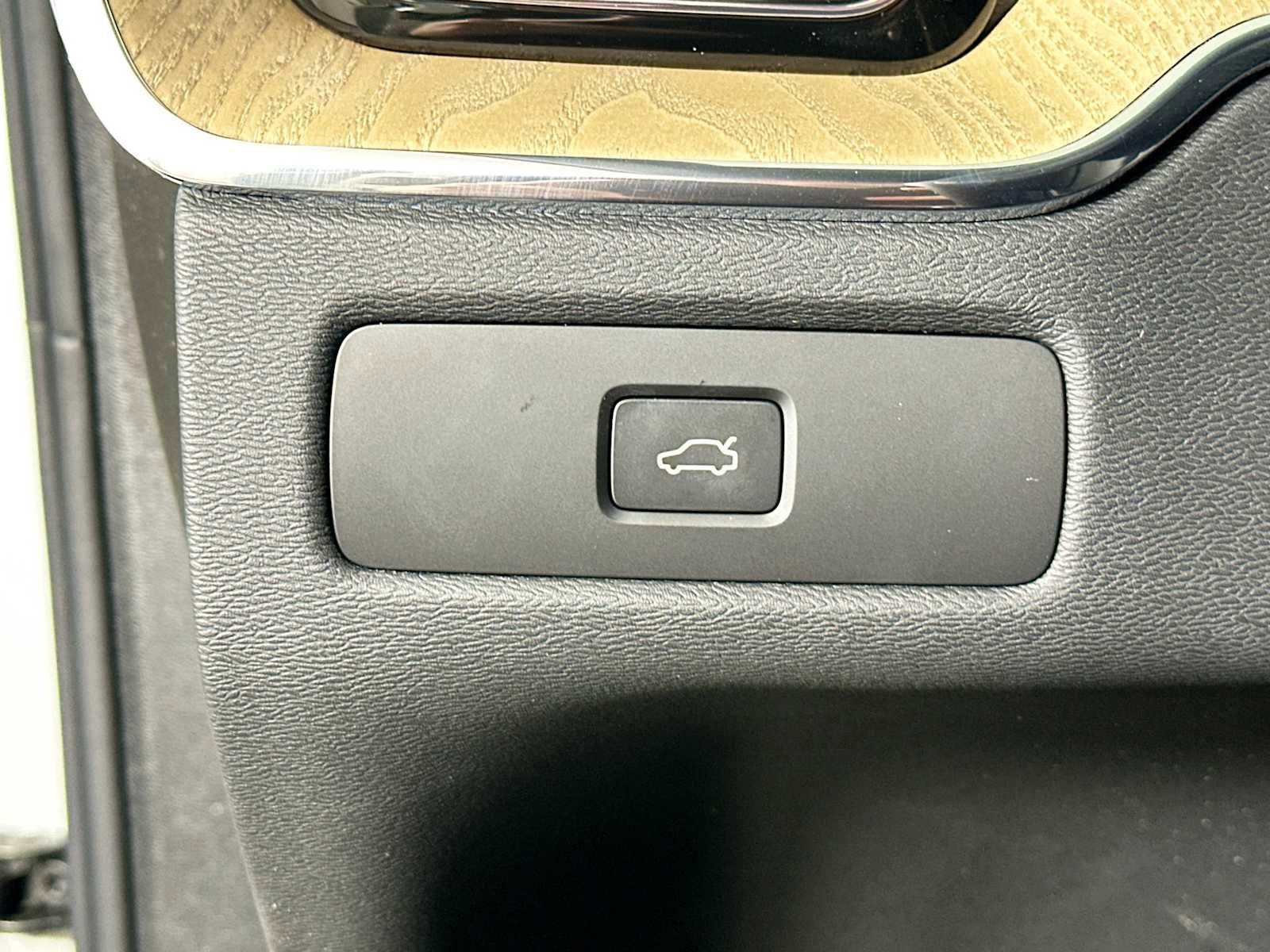 New 2026 Volvo XC60 B5 Plus w/ Protection Package Premier image 10