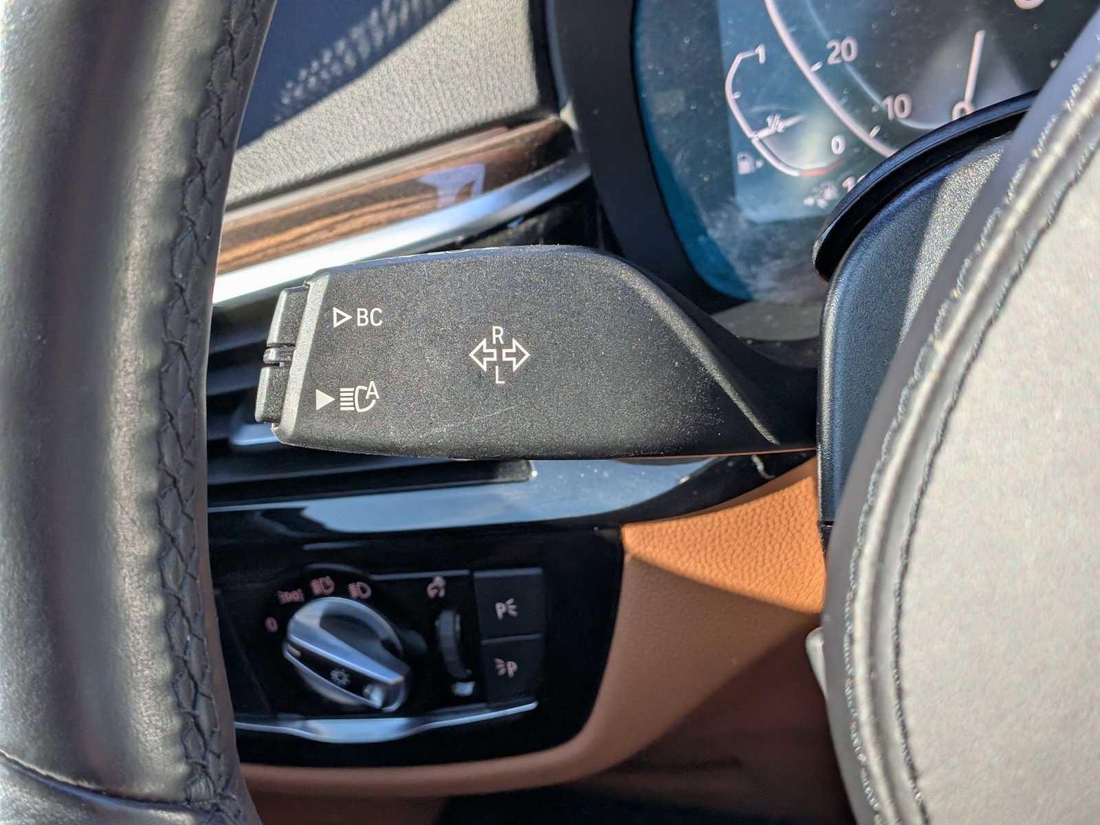 Used 2023 BMW 530e w/ M Sport Package image 27