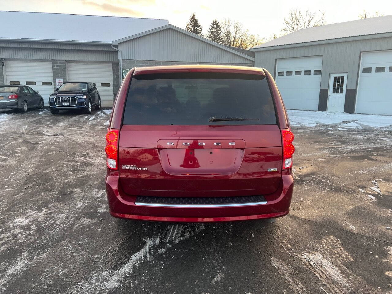 Used 2015 Dodge Grand Caravan SE w/ Quick Order Package 29E SE FWD image 4