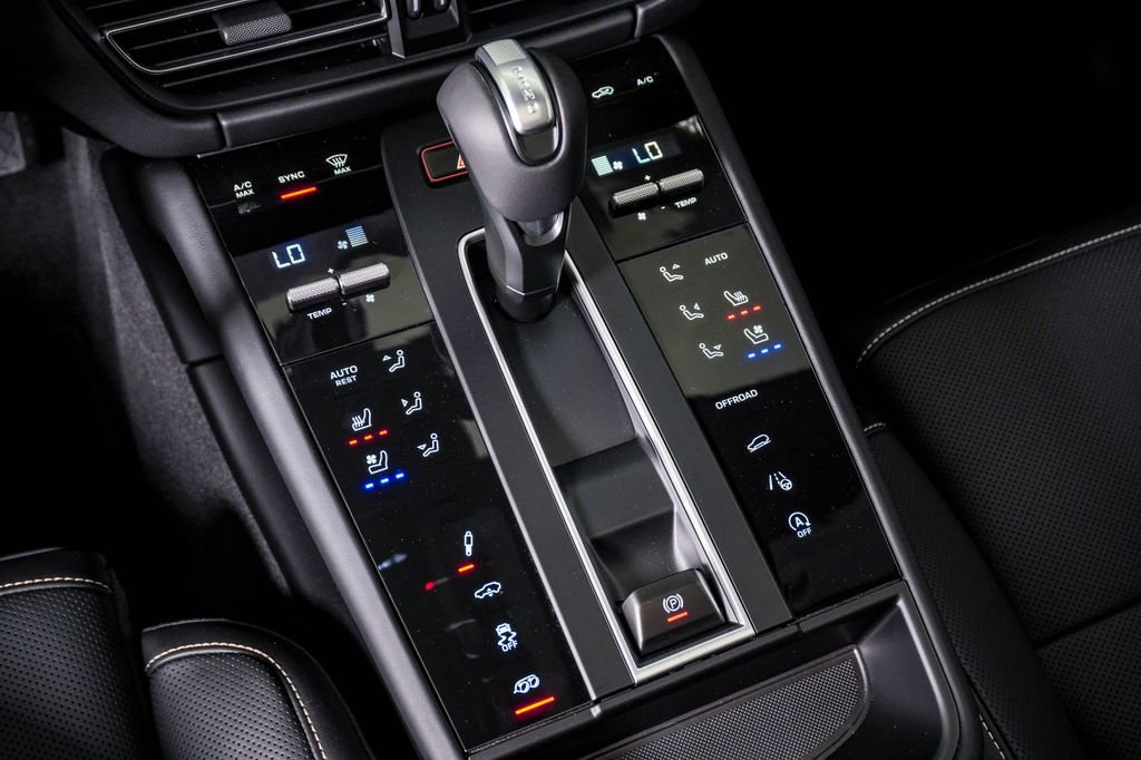 New 2026 Porsche Macan GTS AWD/4WD image 24