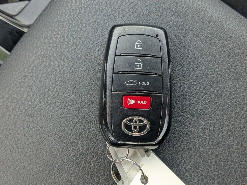 Used 2025 Toyota Camry LE image 32