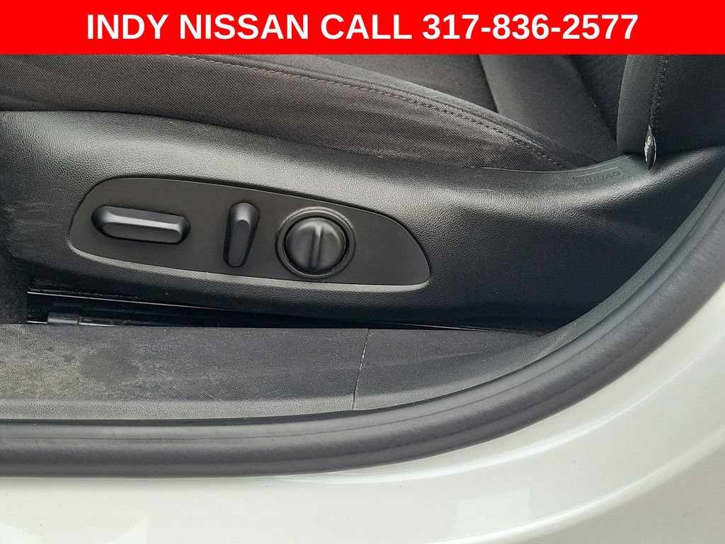 Used 2016 Chevrolet Malibu LT FWD image 15