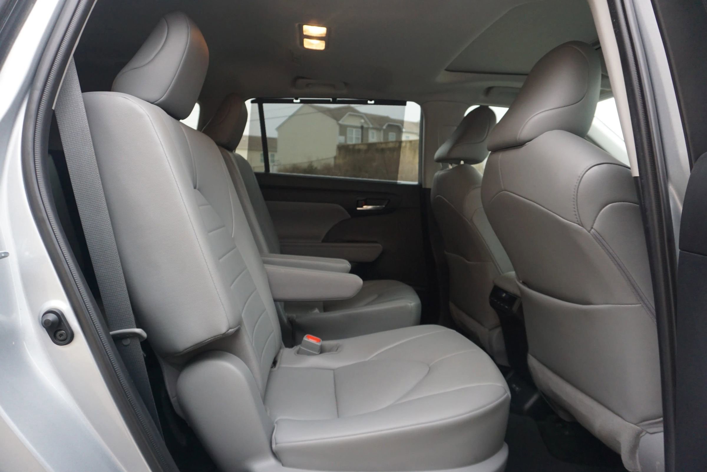 Used 2021 Toyota Highlander XLE image 22