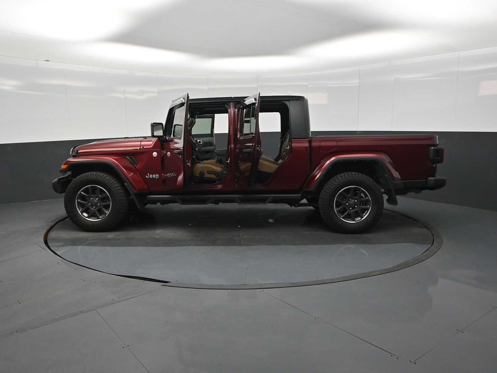 Used 2021 Jeep Gladiator Overland w/ Popular Equipment Package AWD/4WD image 29