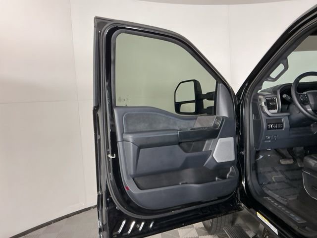 Certified 2025 Ford F450 Platinum w/ FX4 Off-Road Package image 16