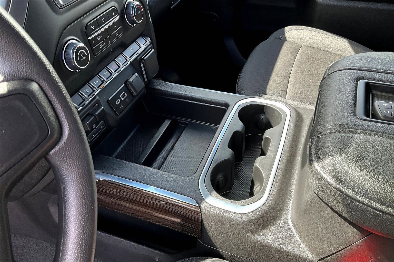 Used 2025 Chevrolet Silverado 2500 Custom w/ Custom Value Package image 11