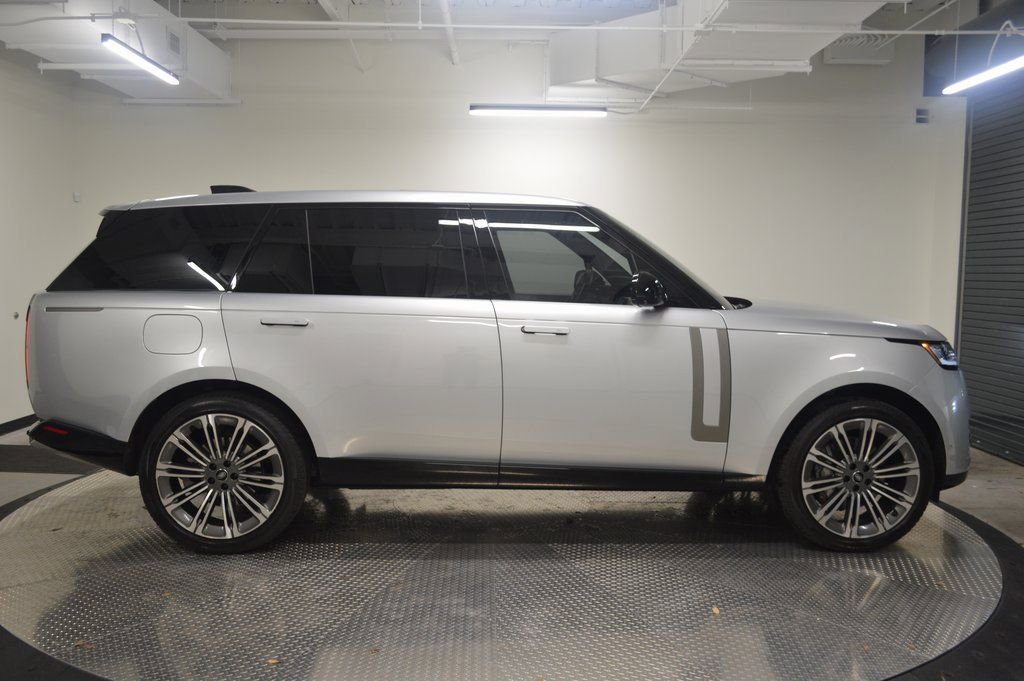 Used 2024 Land Rover Range Rover Long Wheelbase SE image 8